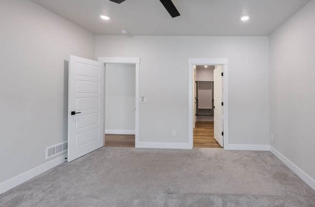 Building Photo - BEAUTIFUL 3 Bed 2 Bath Twin home in Sugar city!