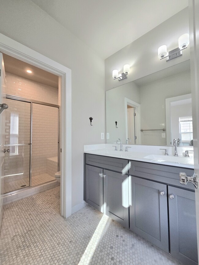 Building Photo - 820 Fern Pl NW