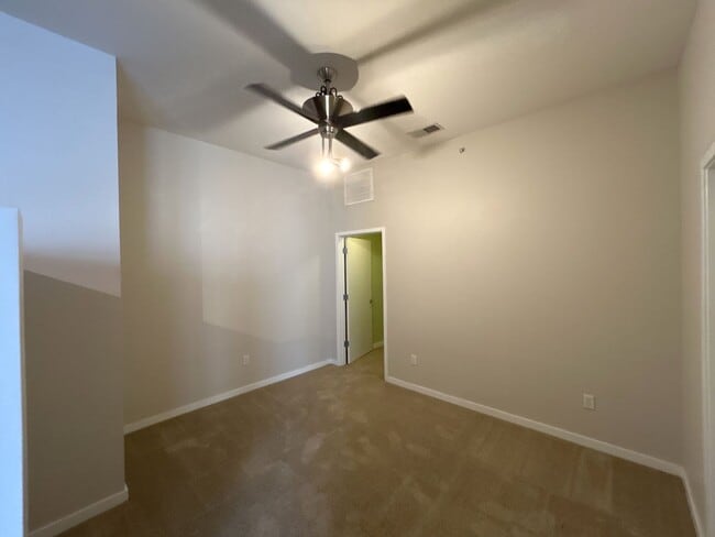 Building Photo - Live on the edge of Dilworth in Charlotte'...