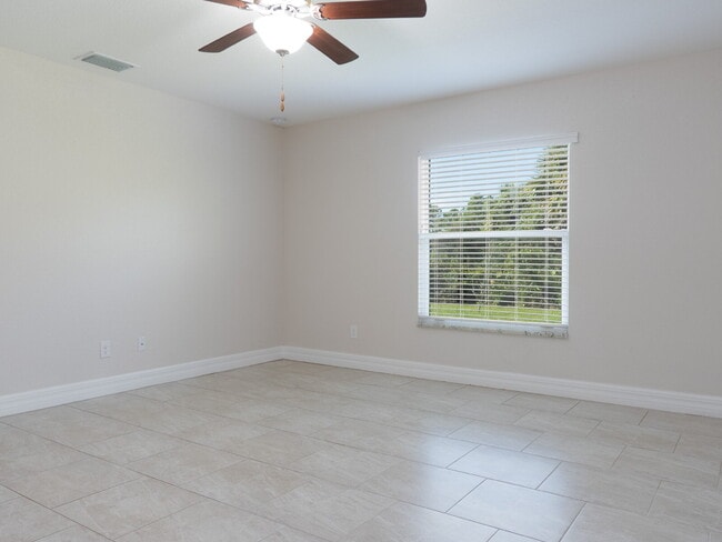 Building Photo - RENT THIS WITH ZERO DEPOSIT