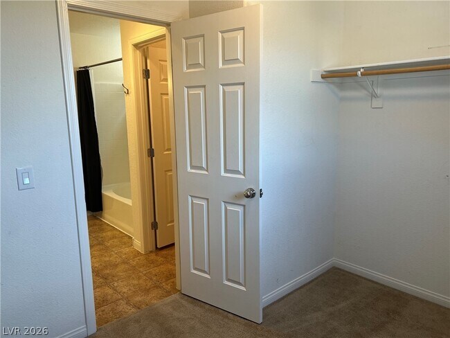 Building Photo - 10862 Knickerbocker Ave