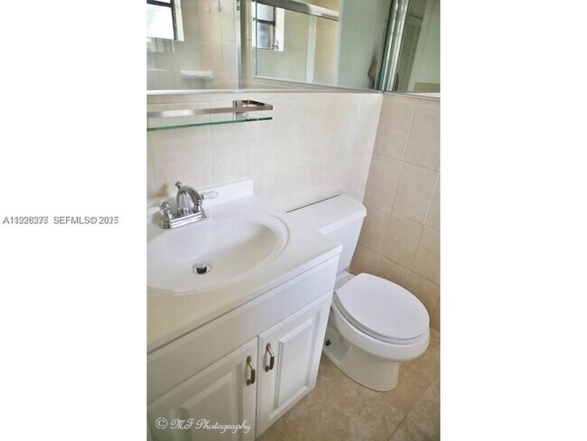 Building Photo - 1990 Brickell Ave