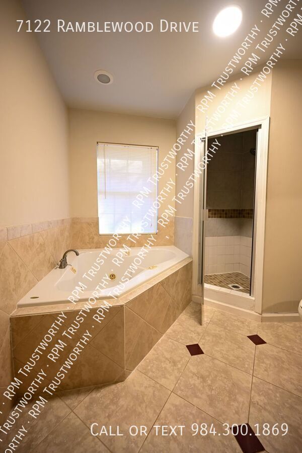 Building Photo - 7122 Ramblewood Dr