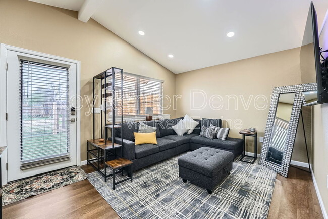 Building Photo - 2075 Iris St