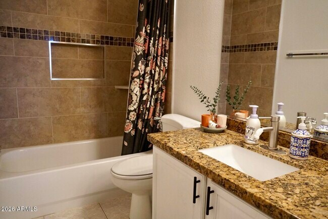 Building Photo - 571 W Locust Dr.