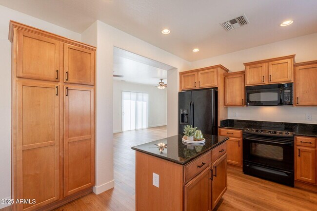 Building Photo - 26638 N Babbling Brook Dr