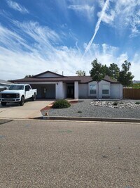 Building Photo - 1724 Powder River Dr NE