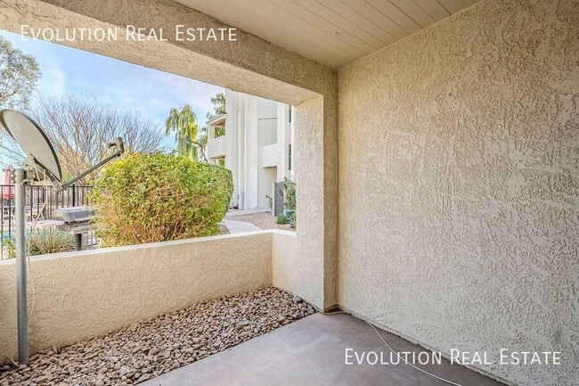 Building Photo - Modern 1BR/1BA Condo in Prime Scottsdale L...