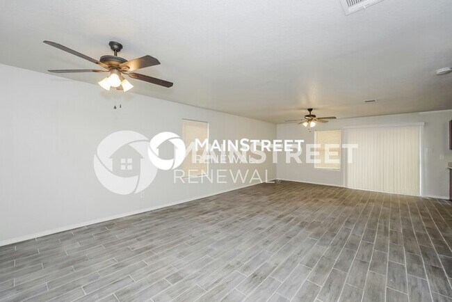 Building Photo - 4 Bedroom Pet-Friendly Home in Fort Worth, TX with Main Street Renewal