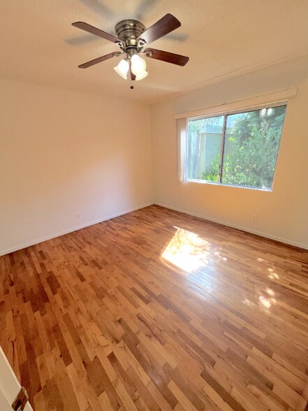 Building Photo - 807 3rd St