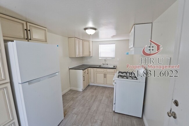 Building Photo - 318 Highland Dr