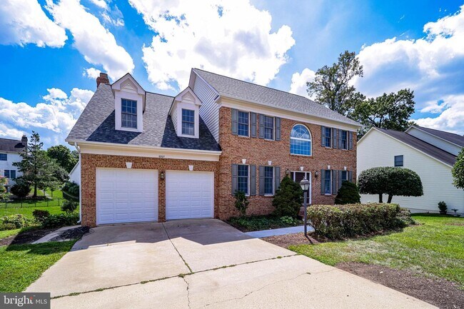 Building Photo - 6207 Woodland Lake Dr