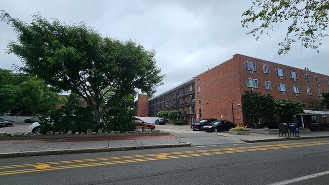 Building Photo - 50 Green St