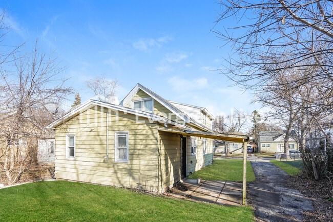 Building Photo - 5147 N 58th St