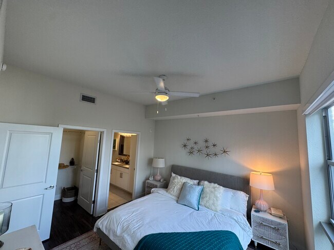 Building Photo - 475 NE 25th St