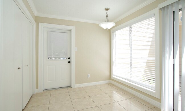 Building Photo - 6940 Foxmont Ln
