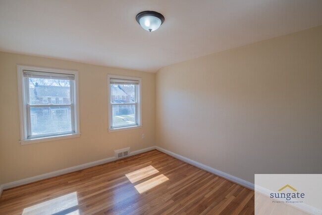 Building Photo - 1444 Meridene Dr