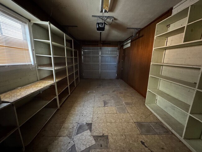 Building Photo - Beautiful 3 bedroom 2 bathroom home.