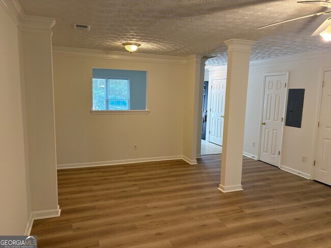 Building Photo - 4601 Logan Way
