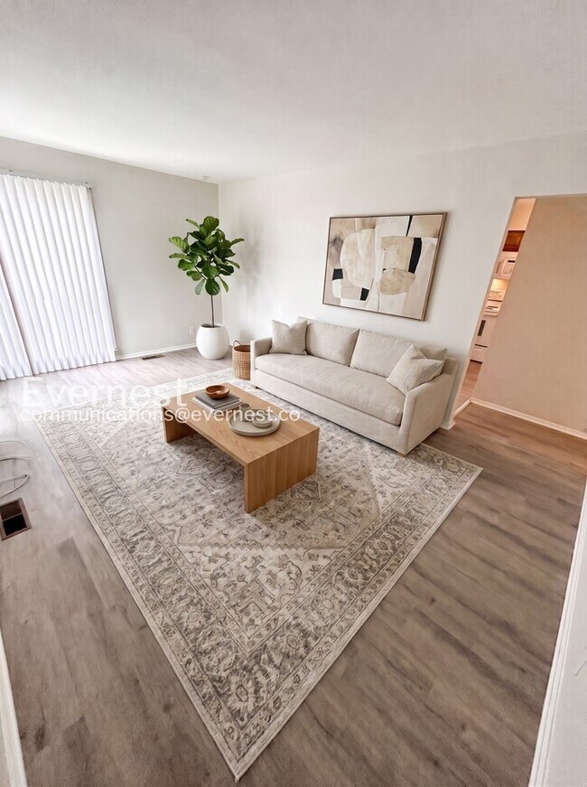 Building Photo - 3 Bed/1 Bath Home with Fenced Yard / Pet-Friendly / Vouchers Accepted / Coming Soon!