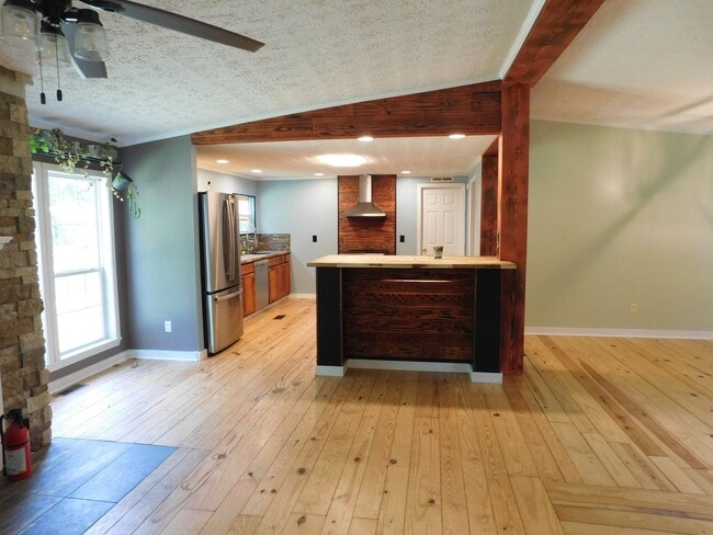 Building Photo - 900 Loftin Farm Rd