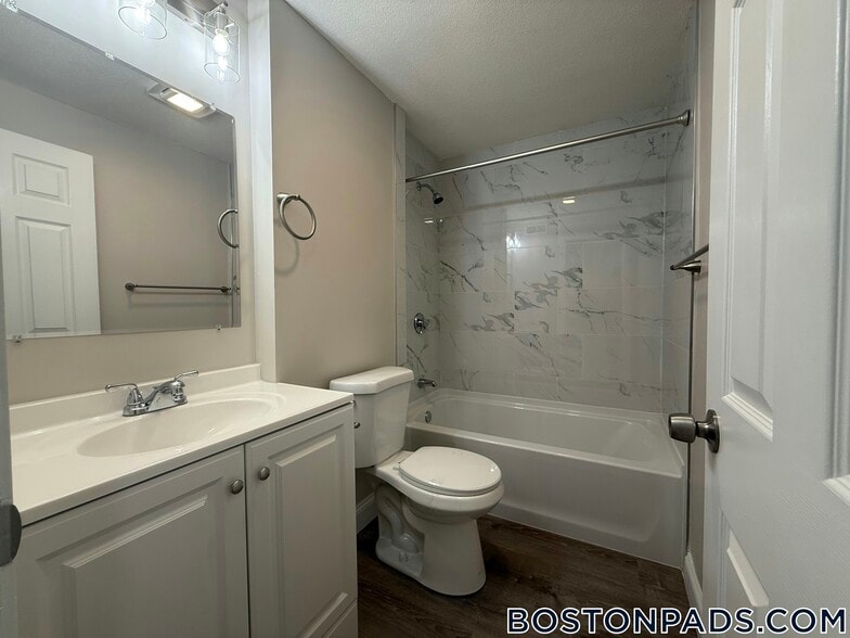 Building Photo - 21 Kenmar Dr