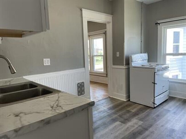 Building Photo - 312 Broad St