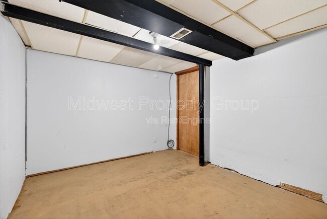 Building Photo - 515 Topaz Ave