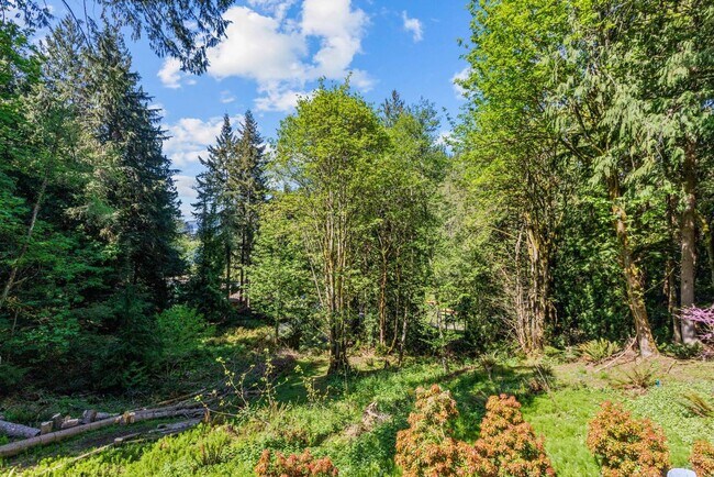 Building Photo - 3 Bed, 3 Bath Custom Built Home in Sudden Valley