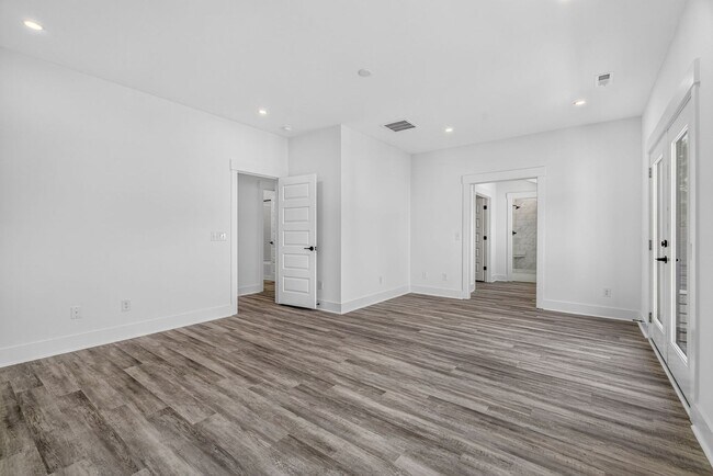 Building Photo - Modern Comfort in the Heart of Johns Island
