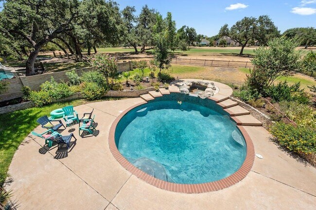 Building Photo - 1207 Lakeway Dr