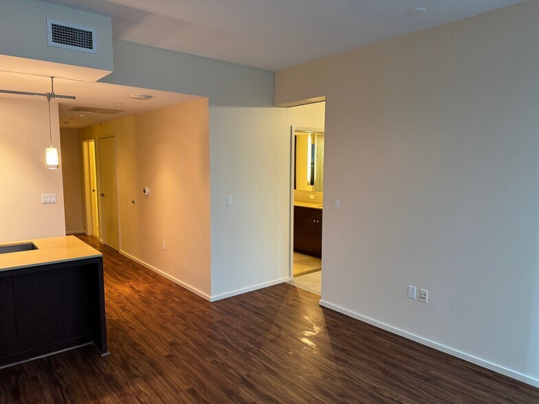 Building Photo - 35 E 100 S