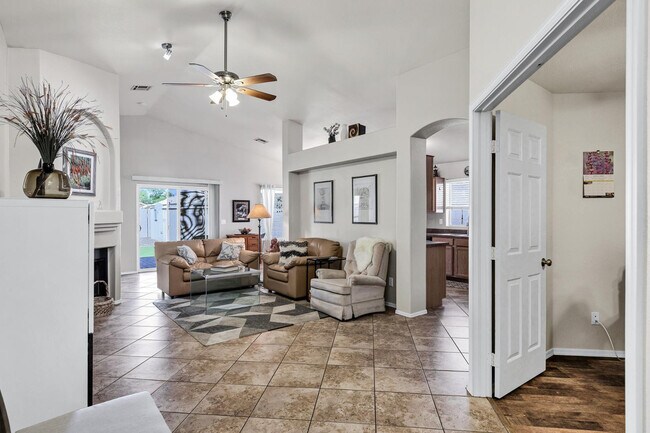 Building Photo - 144 S Kingston St