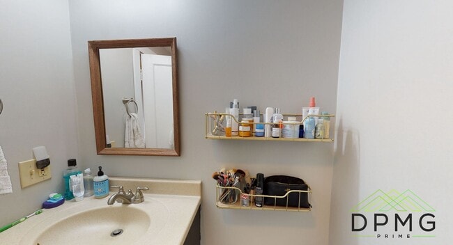 Building Photo - 132 S Clemens Ave