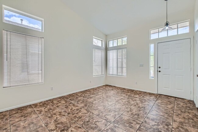 Building Photo - 4726 English Lavender - Gated community! R...