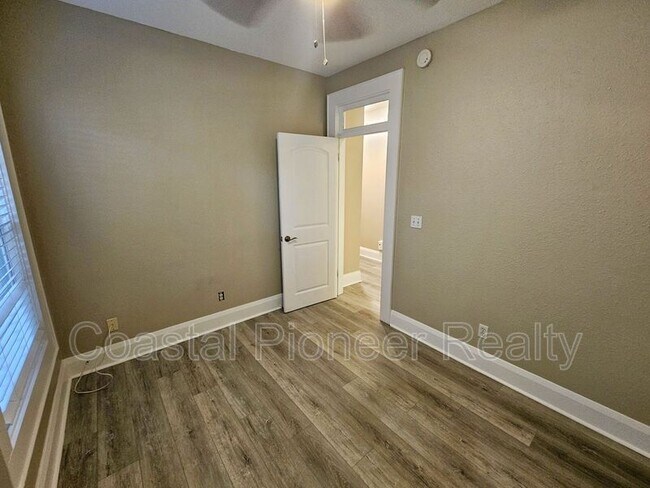 Building Photo - 209 S Westland Ave