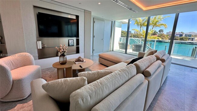 Building Photo - 9201 E Bay Harbor Dr