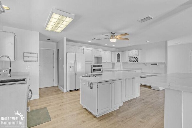 Building Photo - Modern 3Bdm 2Ba Meets Classic Charm with Pool