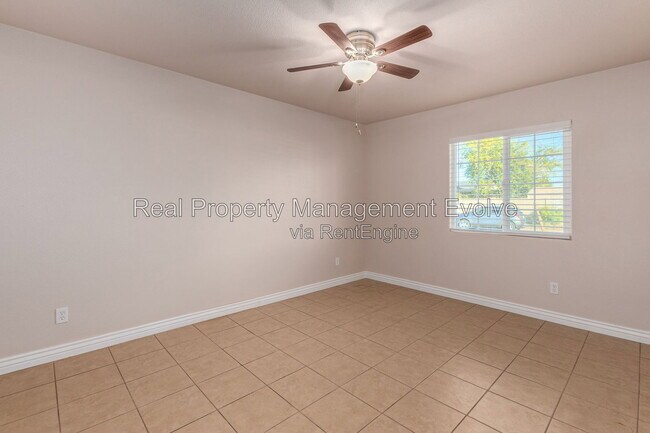 Building Photo - 5438 S 46th Pl