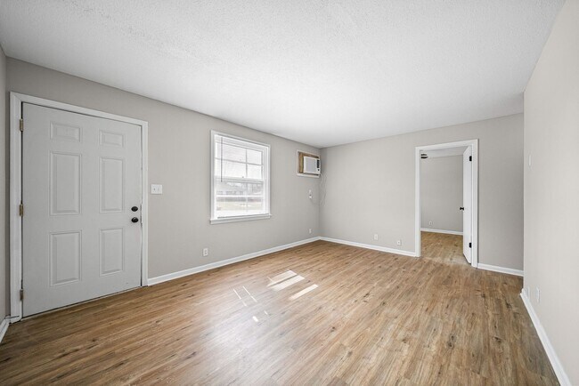 Building Photo - 111 Tandy Dr