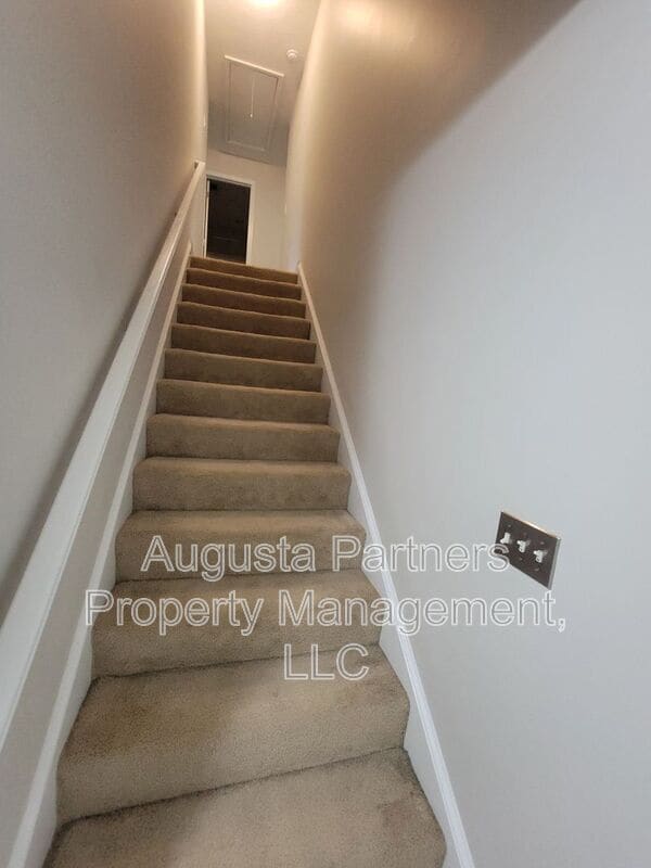 Building Photo - 392 Bowen Falls