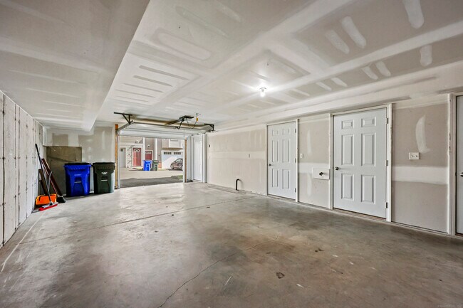 Building Photo - 35 Ringgold St