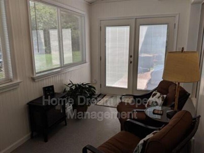 Building Photo - 1401 Bragg Rd