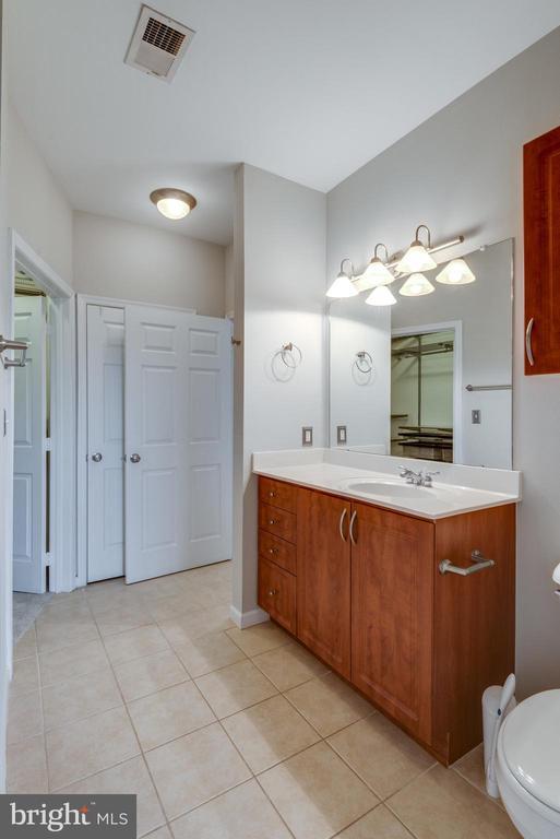 Building Photo - 12958 Centre Park Cir