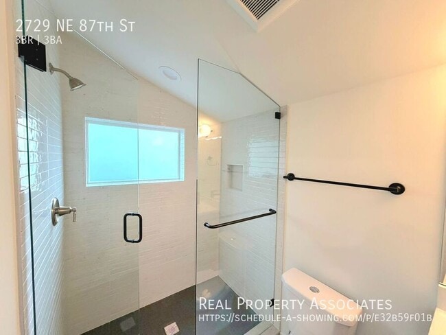 Building Photo - 2729 NE 87th St