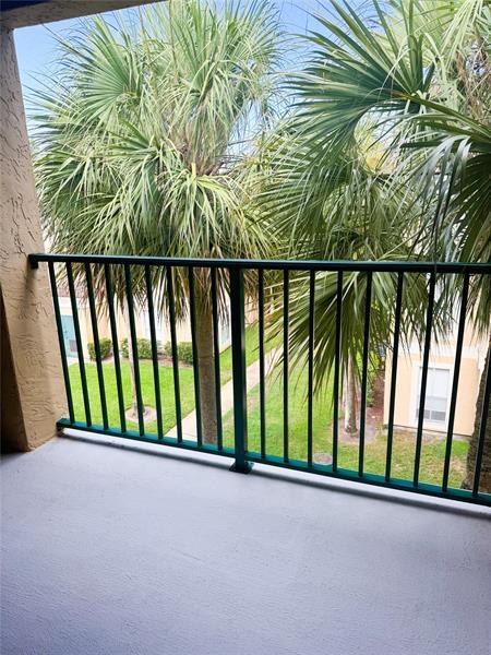 Building Photo - 977 Riverside Dr