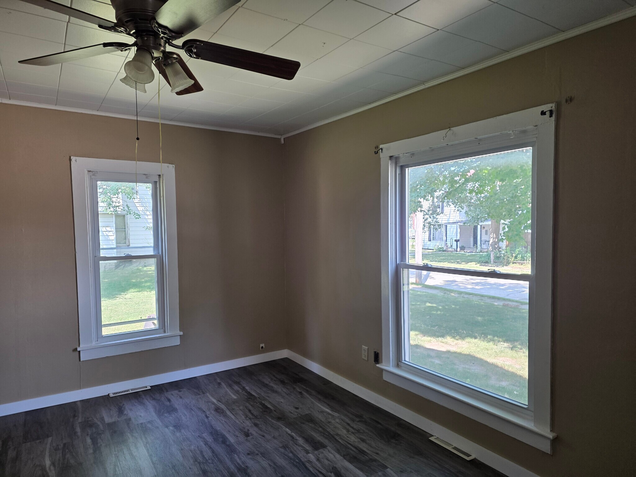 Building Photo - 406 S Elm St
