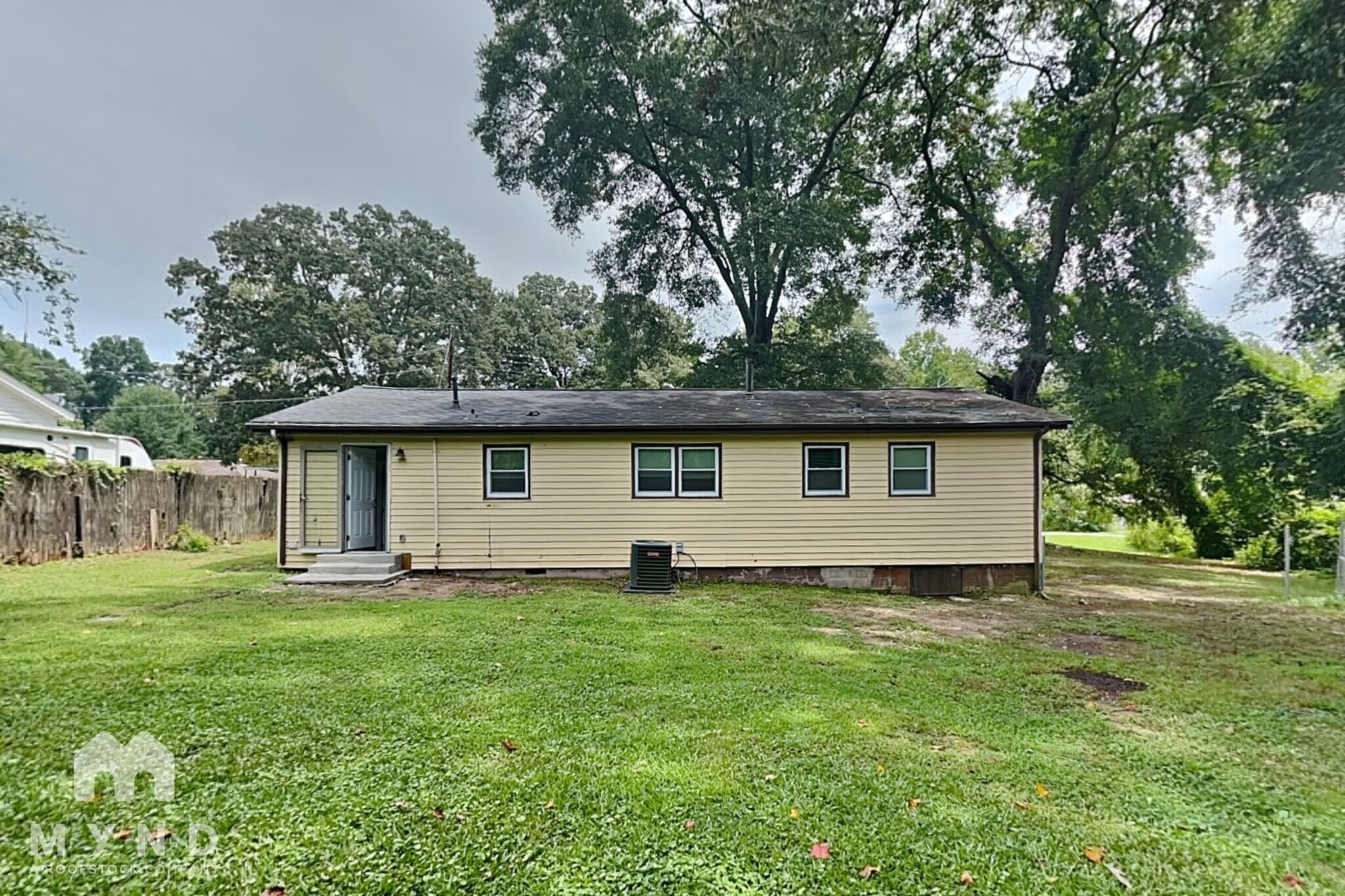Building Photo - 6345 Oakview Ln