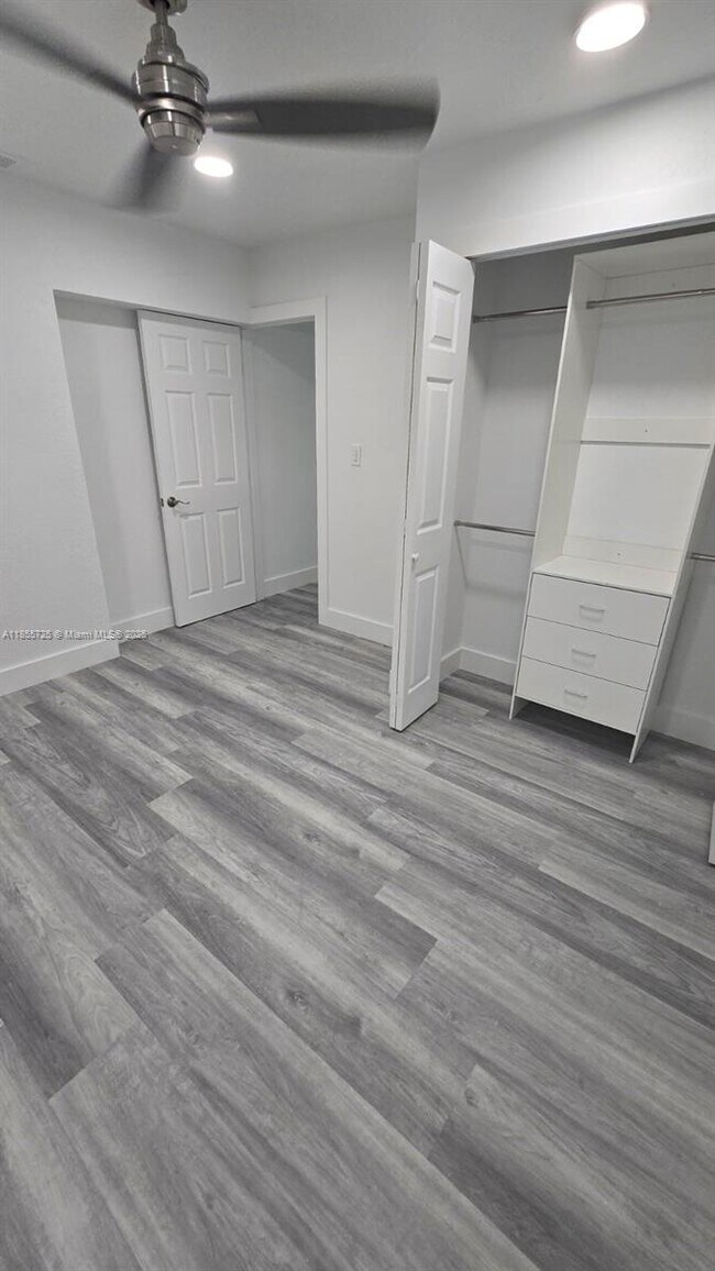 Building Photo - 265 W 53rd Terrace