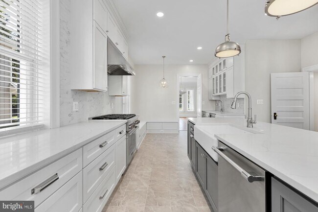 Building Photo - 4201 Bradley Ln